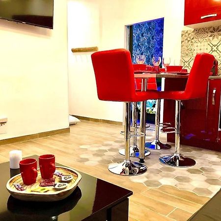 Le Led Room,Centre Ville Place De Parking Gratuite Санс Экстерьер фото