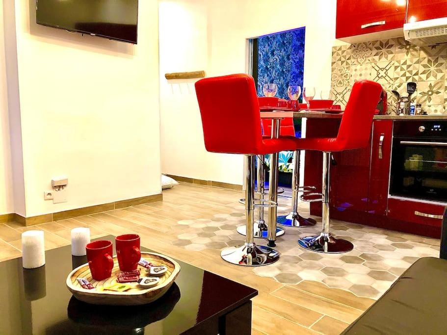 Le Led Room,Centre Ville Place De Parking Gratuite Санс Экстерьер фото