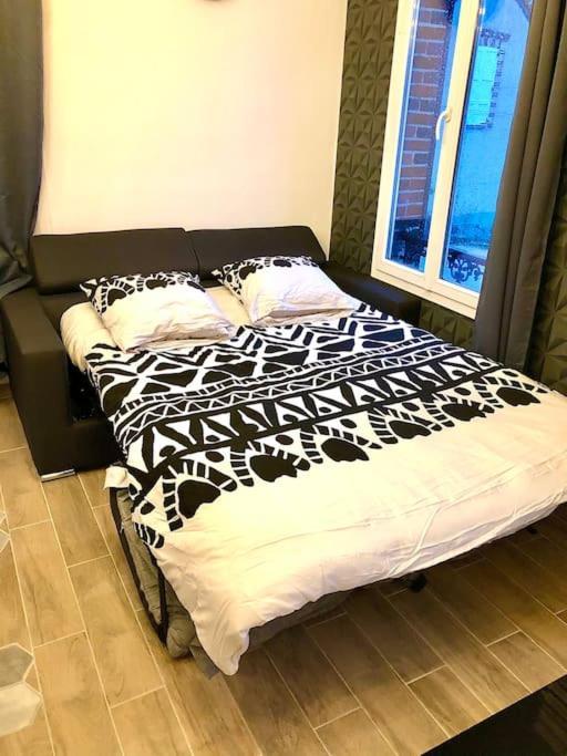 Le Led Room,Centre Ville Place De Parking Gratuite Санс Экстерьер фото