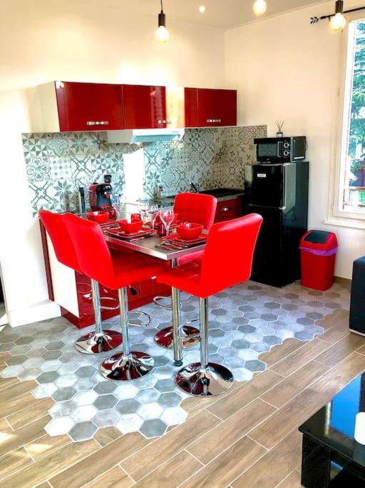 Le Led Room,Centre Ville Place De Parking Gratuite Санс Экстерьер фото