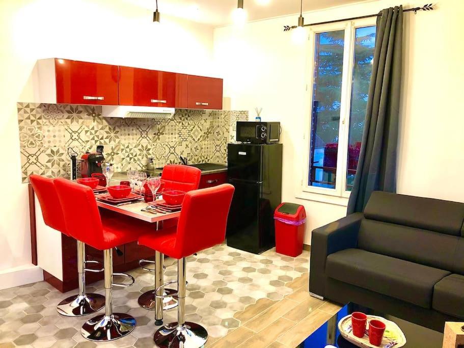 Le Led Room,Centre Ville Place De Parking Gratuite Санс Экстерьер фото
